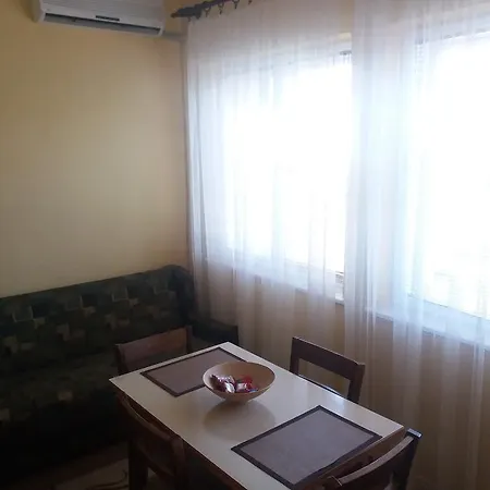 Am Apartman * 特雷比涅