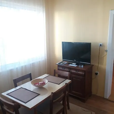 Am Apartman * 特雷比涅